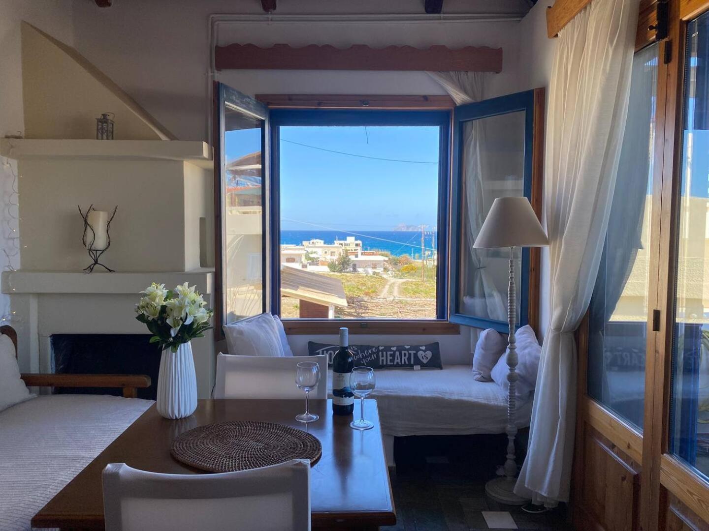 Nikita'S Apartment, With Seaview 칼라마키 외부 사진